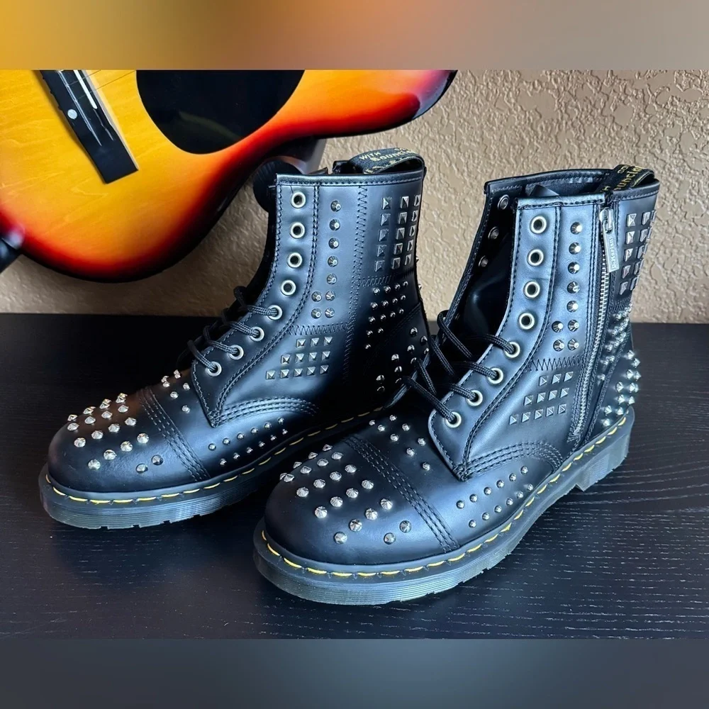 DR MARTENS 1460 STUDDED ZIP ATLAS LEATHER LACE UP